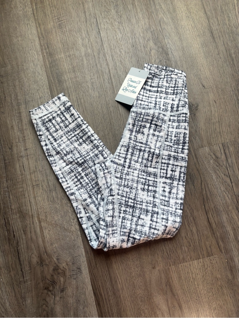 P'tula Black & White Plaid-Style Pocket Leggings